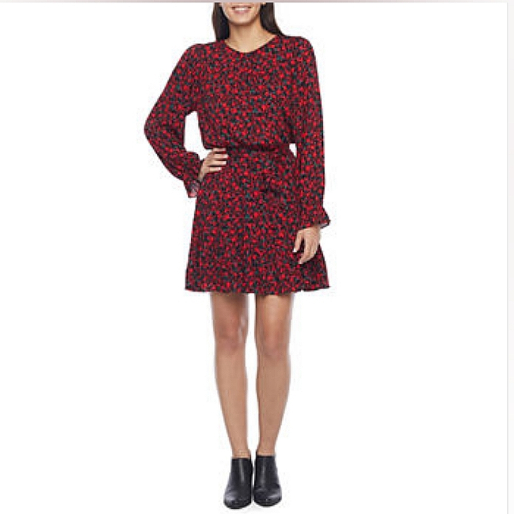 B.Smart black and red floral dress